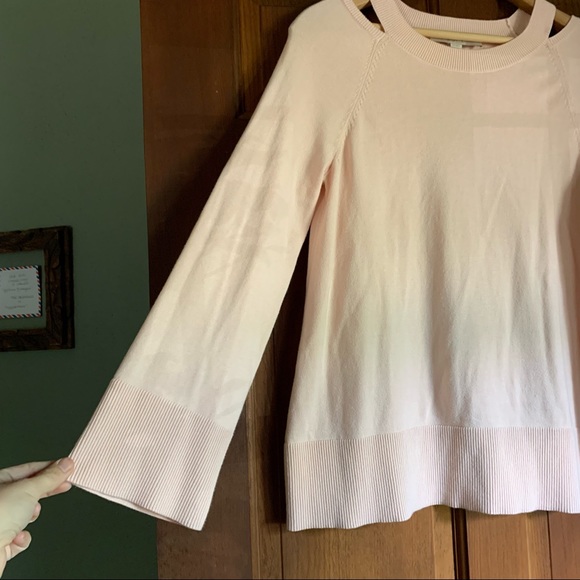 💰CLEARANCE💰 LOFT Ann Taylor blush pink bell sleeve cut out cotton sweater XS - Picture 2 of 8